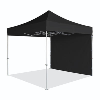 Grande tente à parois solides de Tentes Tempo , de 10 pied de large, vue de face, avec une toile noir.
