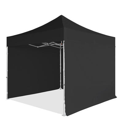 Grande tente à parois solides de Tentes Tempo avec parois latérales, de 10 pied de large, vue de face, avec une toile noir.