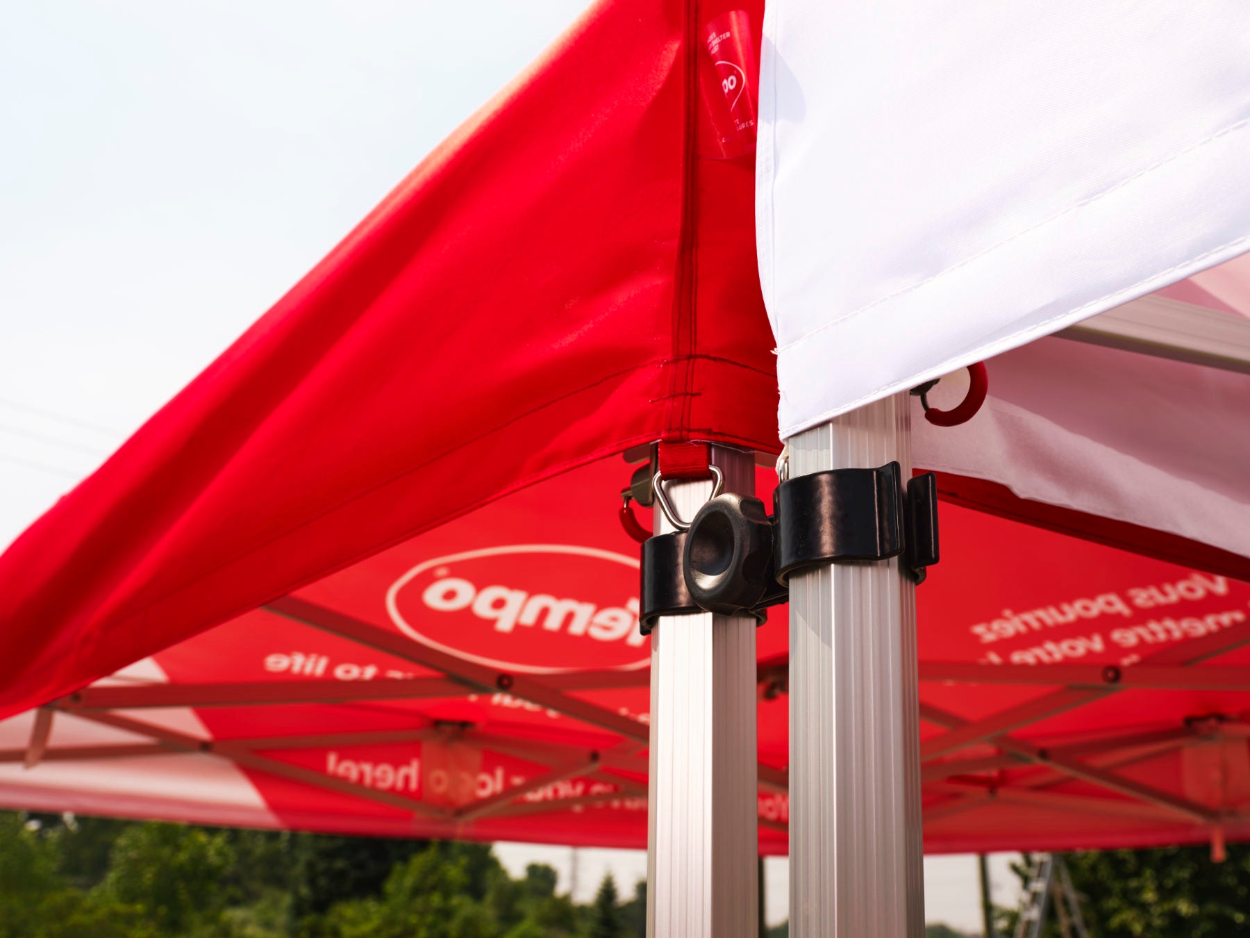 Connecteur de structure pour tente promotionnelle